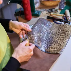Jak uszyć torbę z zamkiem - proste kroki i cenne wskazówki