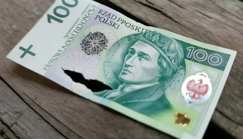 Czy sklejony banknot jest ważny? Sprawdź, co musisz wiedzieć
