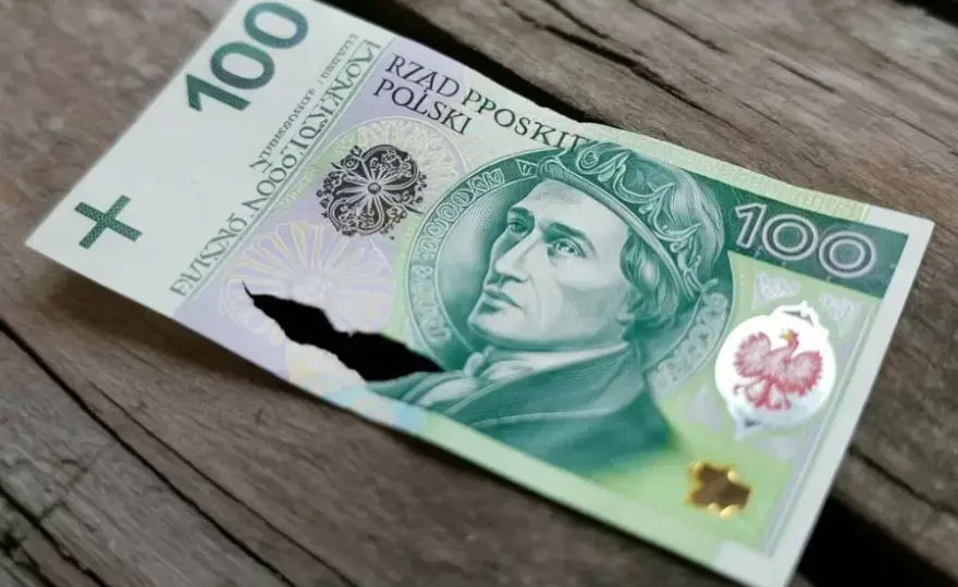 Czy sklejony banknot jest ważny? Sprawdź, co musisz wiedzieć
