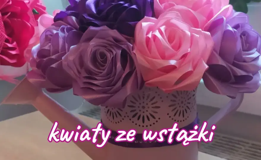Kwiaty ze wstążki DIY: Stwórz piękne dekoracje bez wysiłku